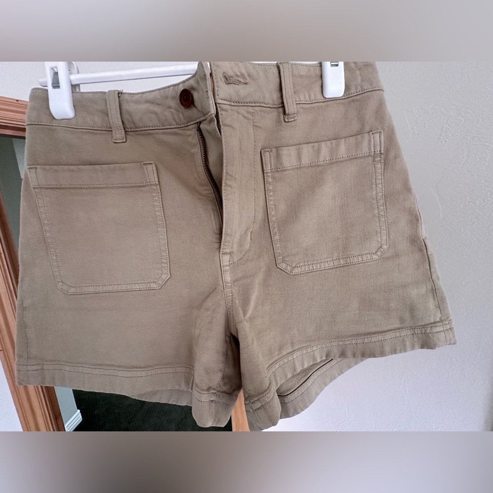 Madewell Women's Emmett High-Waisted Cargo Shorts in Tan